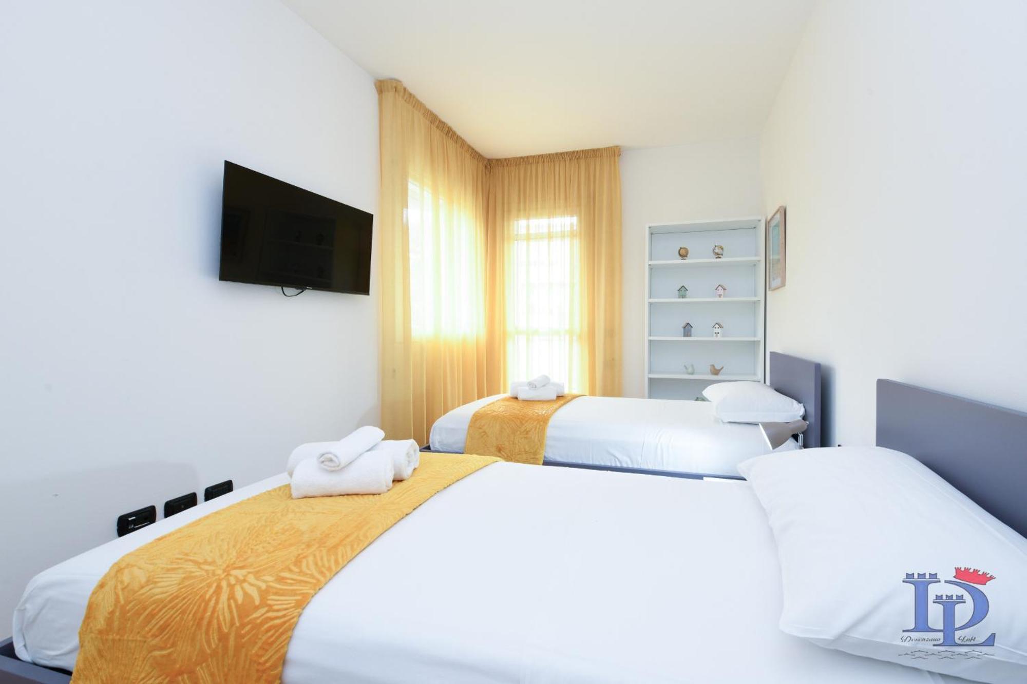 Desenzanoloft Official Partner Marriott Homes & Villas -The Wind Rose Renovation 2025 Desenzano del Garda Bagian luar foto